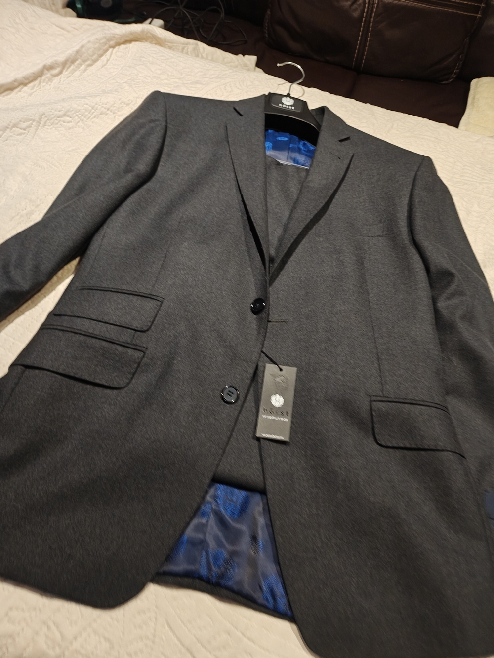 Men's Charcoal Gray Two-Button Horst Suit Super 130. Size 38. NEW WITH TAGS